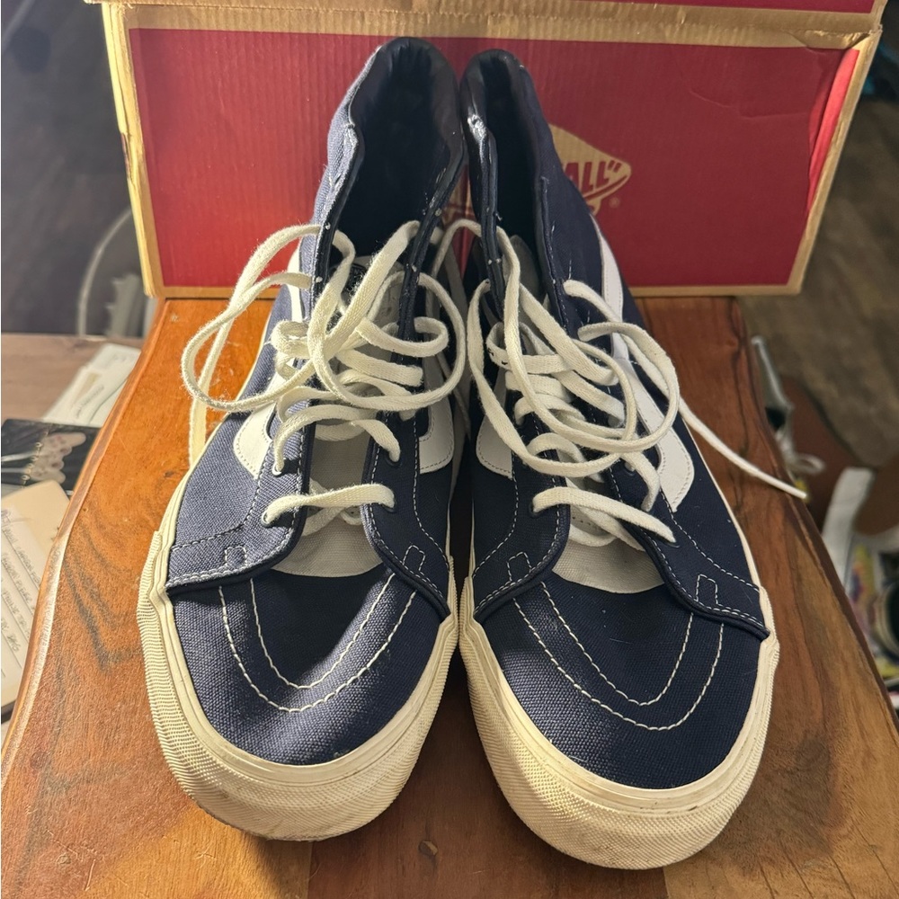 Men’s vans sk8 hi size 13 in navy blue canvas 9.5/10 condition